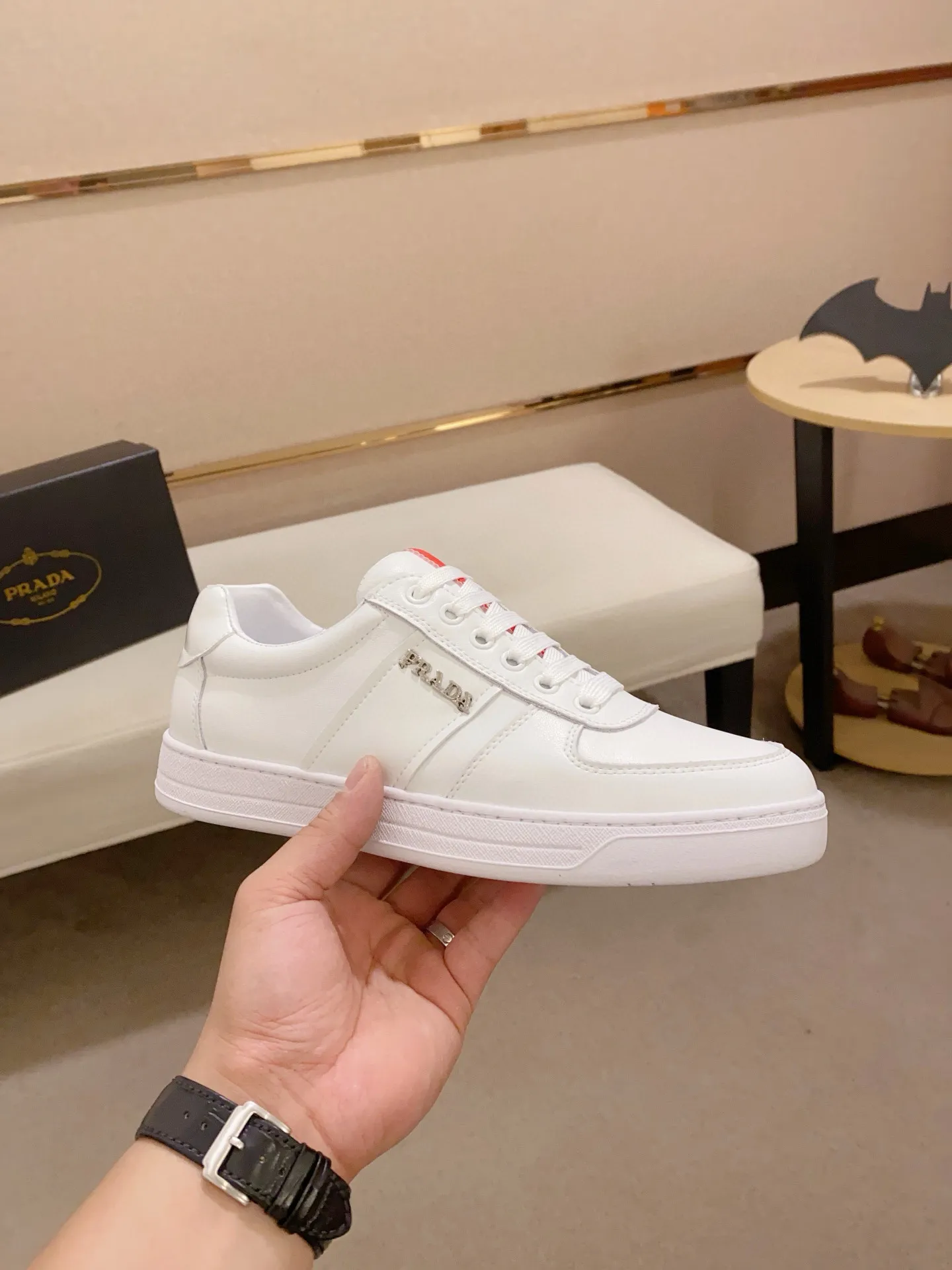 Men's shoes 💰: 440💰 [Prada～Prada] Trendy new models are on the market. Same style as the official website. Counter quality. Original matching. [Strong] [Strong] Selected first-layer cowhide fabric. Comfortable and breathable sheepskin lining, fine workmanship, upper layer made of 100% pure cowhide, original last shape, comfortable on the feet, shoe sizes 38 to 44